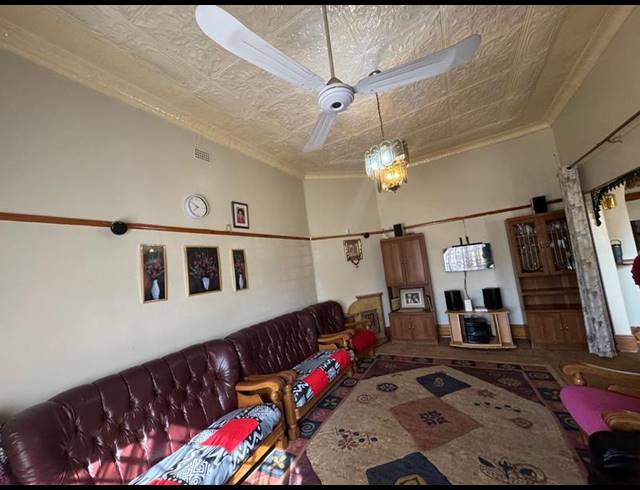 3 BEDROOM HOUSE FOR SALE IN BEZUIDENHOUT VALLEY